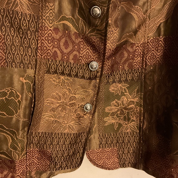 Vintage Tudor Court by by Haband it is large please look at photos for size. - Picture 6 of 11